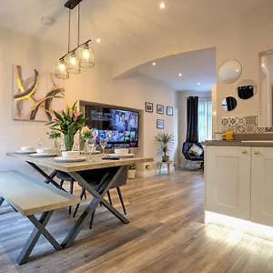  Holiday home The Boutique Cozy Sleeps7 (adults Only) United Kingdom