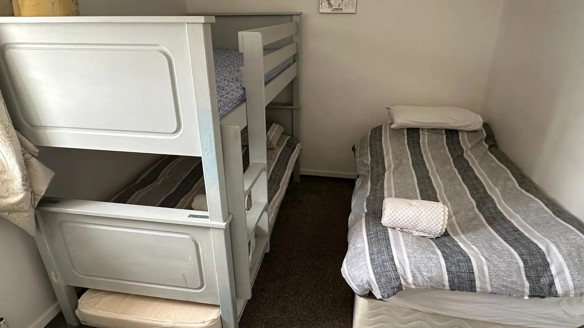 Dreghorn House 4 Bedrooms 3 Toilets 3 Reception Free Parking 233 Mbp Wifi Edinburgh United Kingdom